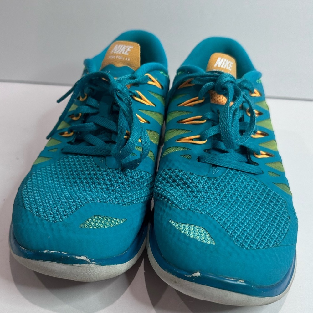 Nike women’s Teal and Yellow Athletic Shoes - Picture 7 of 8